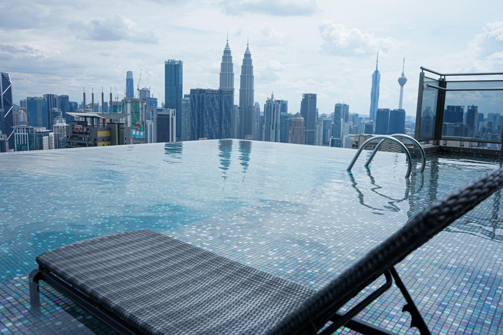 Expressionz Kl By Perfect Host 3*