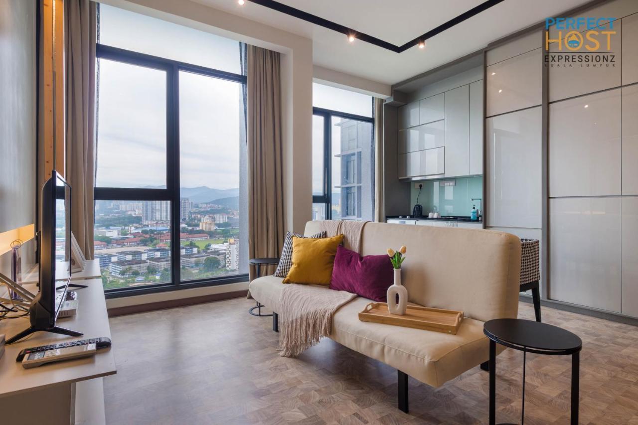 Expressionz Kl By Perfect Host 3*